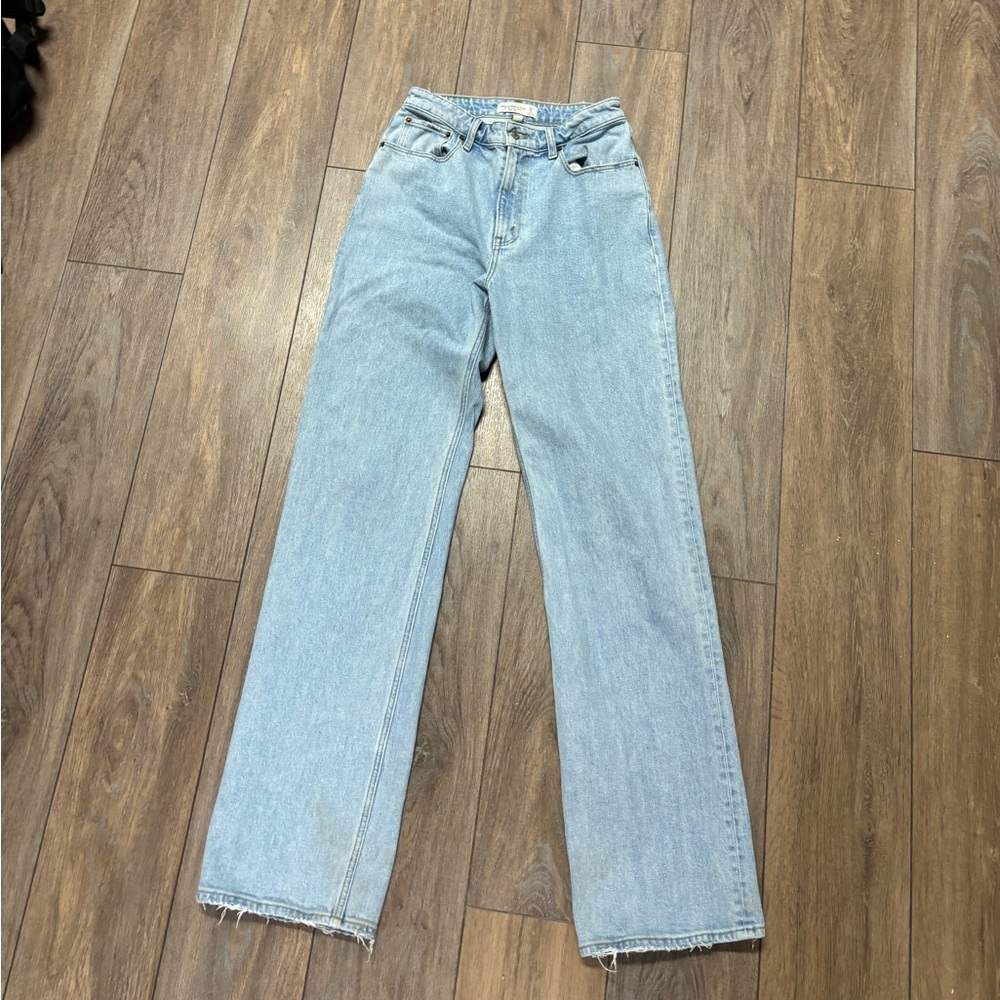 COPY - Abercrombie & Fitch,The 90s Relaxed Jean
High Rise, 28 6xl, Color Blue
